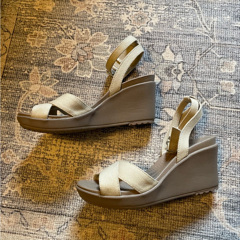 CROCS Leigh 2 Cross-Strap Ankle Wedge